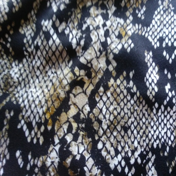 Snake print body con skirt NWT M - Picture 3 of 3